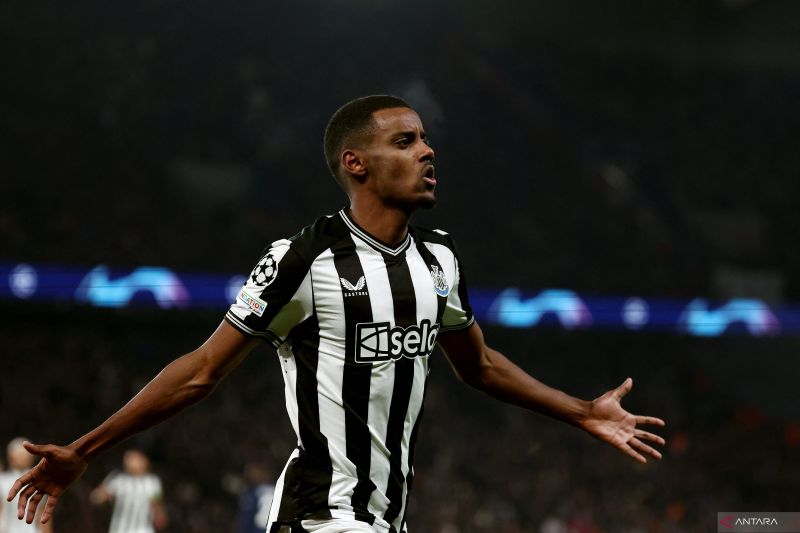 Alexander Isak ancaman luar biasa untuk lawan, kata Arne Slot