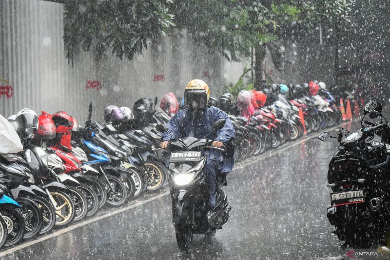 BMKG: Waspada hujan disertai petir pada mayoritas wilayah RI