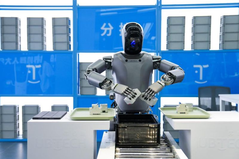 Pertama kali, robot humanoid bekerja sebagai tim di pabrik mobil China