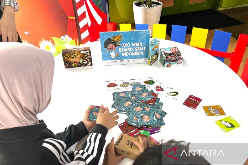 Intip keseruan bermain "board game" lokal di Stasiun Gambir