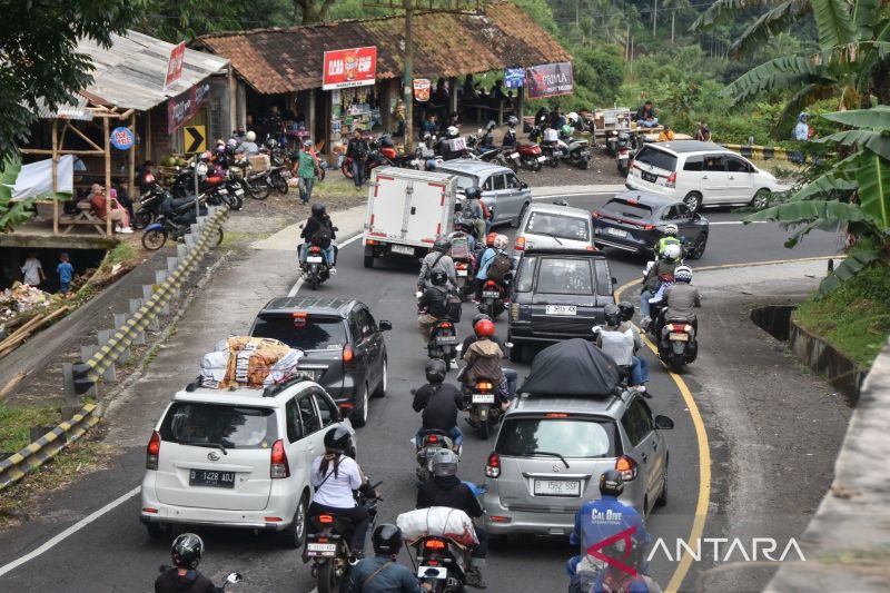 Polres Tasikmalaya Kota mengurai kepadatan arus kendaraan di jalur Gentong