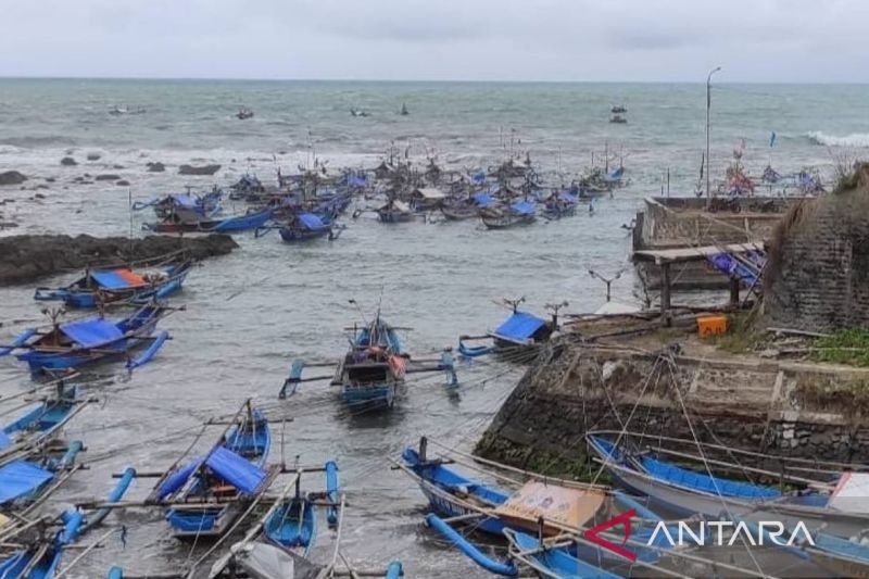 Cuaca ekstrem, BPBD Cianjur ingatkan masyarakat hindari bermain di pinggir pantai
