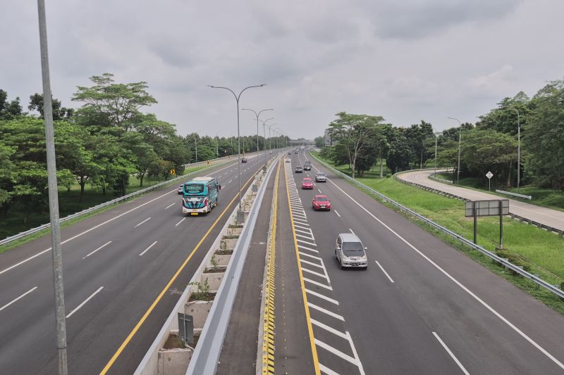 Jalan Tol Cipali ramai lancar di hari pertama Lebaran
