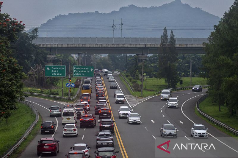 Arus balik H+2 di Tol Purbaleunyi