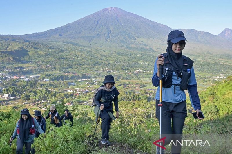 Menapak aman di punggung Rinjani