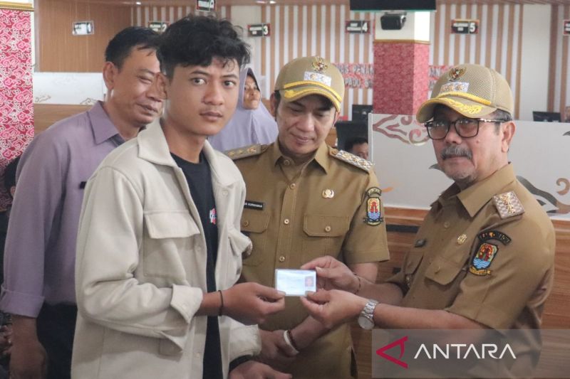 Bupati Cirebon memastikan pelayanan publik berjalan normal usai Lebaran