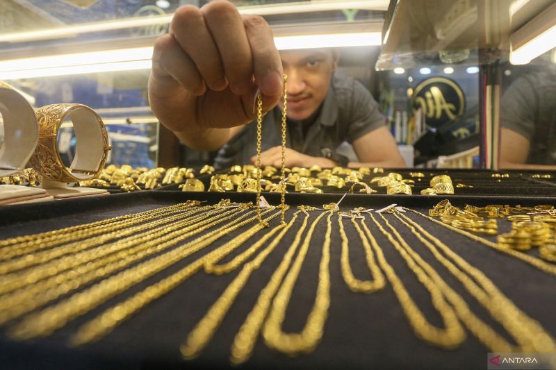 Emas Antam hari ini naik lagi ke Rp2,296 juta per gram