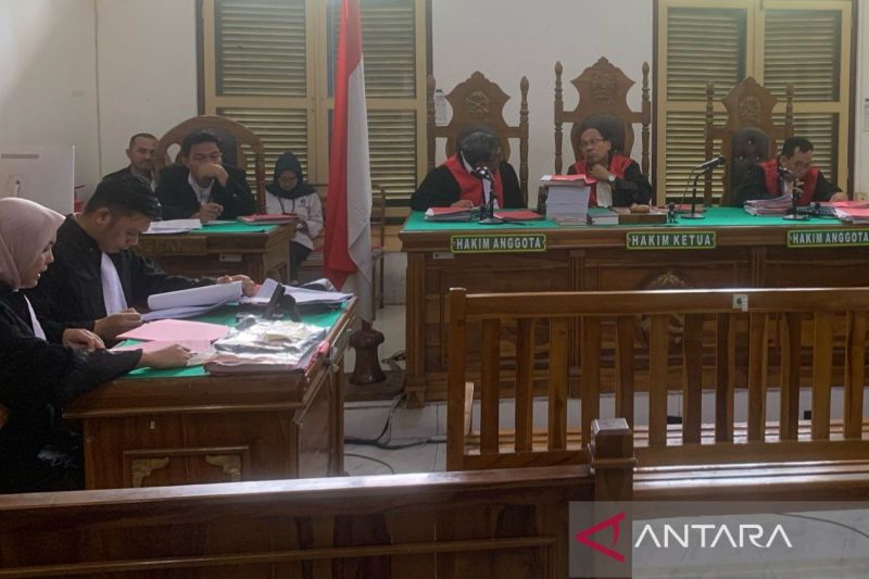 Pegawai Bank Mega terdakwa penggelapan dituntut 10 tahun penjara