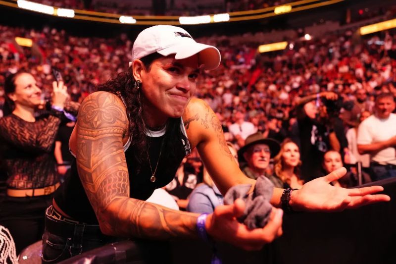 UFC 314: Amanda Nunes dipenuhi emosional saat mendapat Hall of Fame 2025