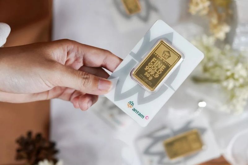 Harga emas Antam hari ini Jumat 25 April 2025 naik Rp17.000 jadi Rp1.986.000 per gram