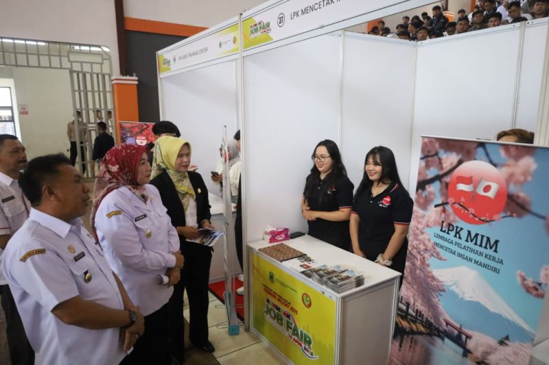 Pemkab Kuningan menggelar bursa kerja sediakan 13.358 lowongan