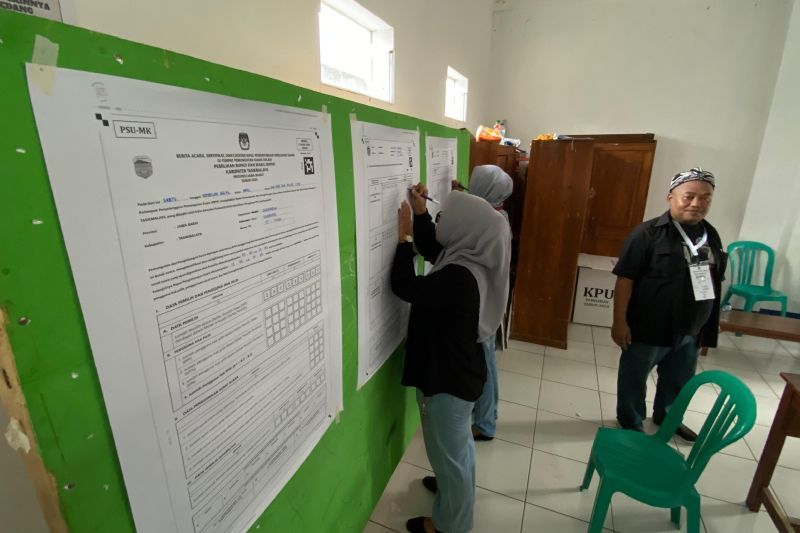 Begini suasana penghitungan hasil PSU Pilkada Tasikmalaya!