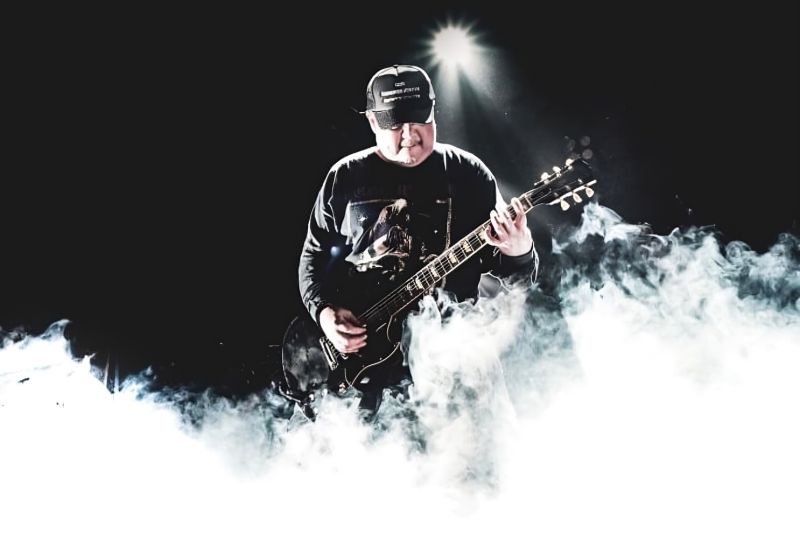 Gitaris seringai band metal Ricky Siahaan meninggal dunia di Tokyo