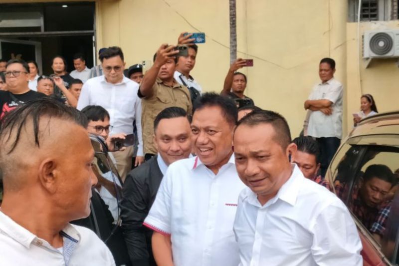 Polda Sulut memeriksa mantan Gubernur Olly Dondokambey terkait hibah