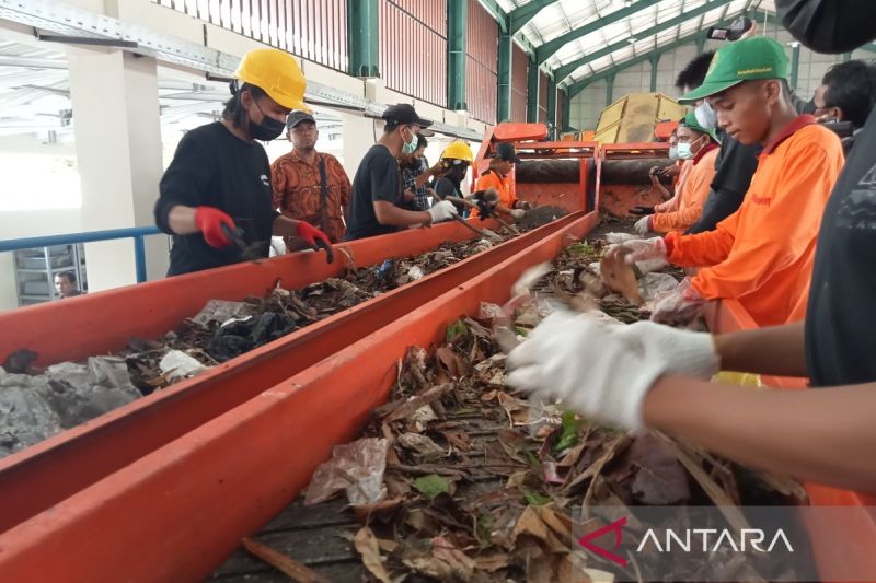 Seeking solutions for waste handling in Indonesia - ANTARA News