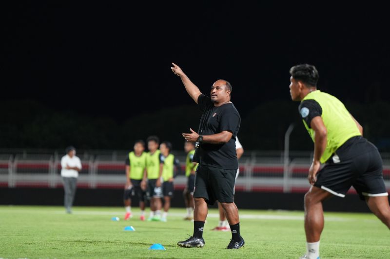 Pelatih Malut United Imran Nahumarury pelatih terbaik Liga 1