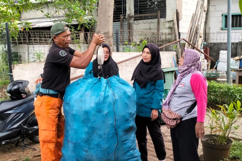 Hari Bumi, KLH ingatkan peran bank sampah kurangi timbunan sampah