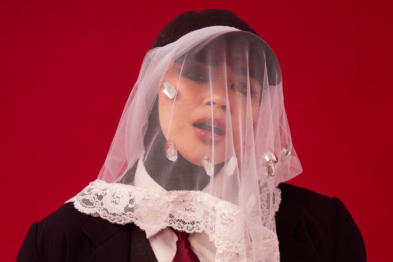 Tiga tahun vakum: SIVIA kembali, lahirkan single 