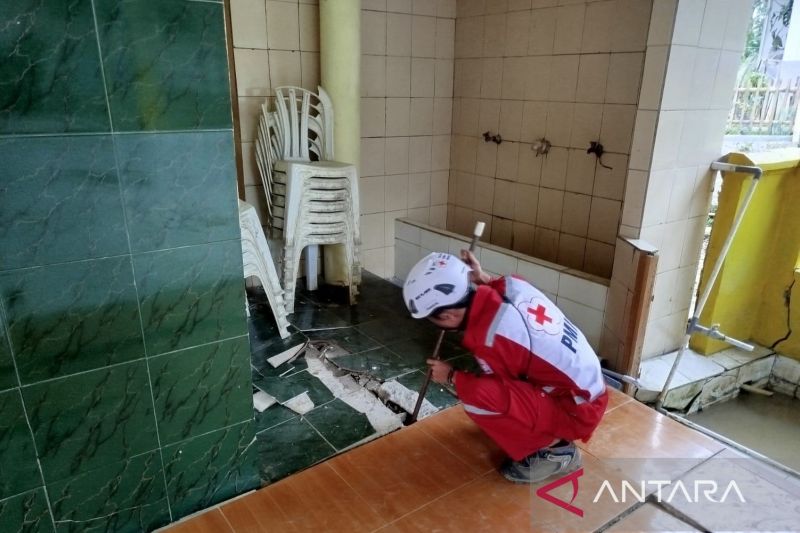 BPBD Cianjur turunkan tim gabungan tangani tanah bergerak Pagelaran