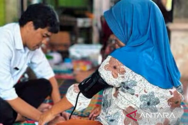 DLH Cianjur rutin memeriksa kesehatan warga di TPAS Mekarsari