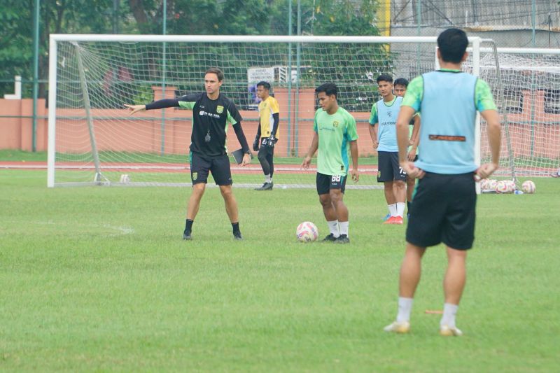 Munster persiapkan pengganti Slavko untuk derbi melawan Arema FC
