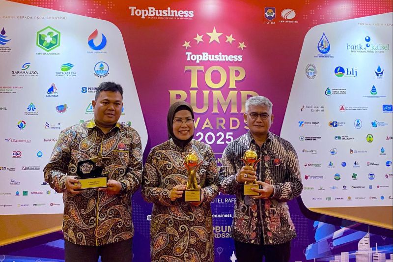 Bupati Serang meraih penghargaan top pembina BUMD