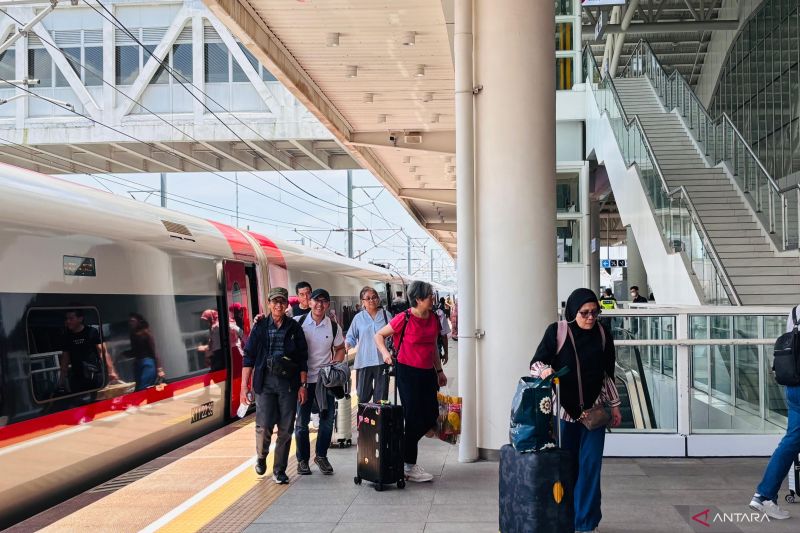 Kereta cepat Whoosh telah layani 9 juta penumpang sejak dioperasikan Oktober 2023