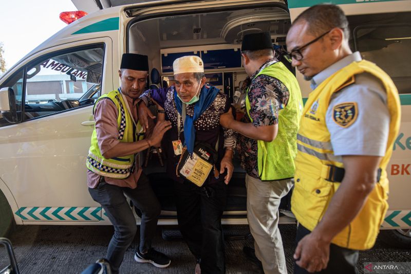 Jamaah calon haji asal OKU Timur berangkat menuju Madinah