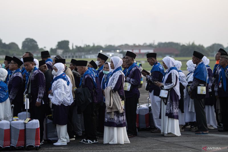 Jamaah calon haji asal OKU Timur berangkat menuju Madinah
