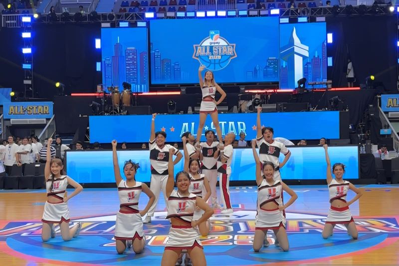 Tim cheerleading United Allstars terkesan bisa tampil di Indonesia Basketball League All-Star
