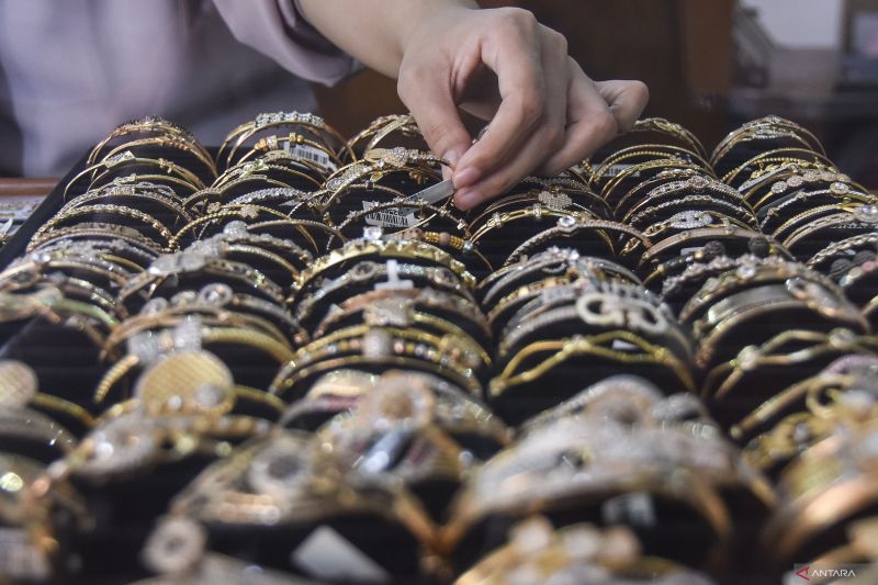 Emas Antam Selasa stabil Rp2,464 juta per gram