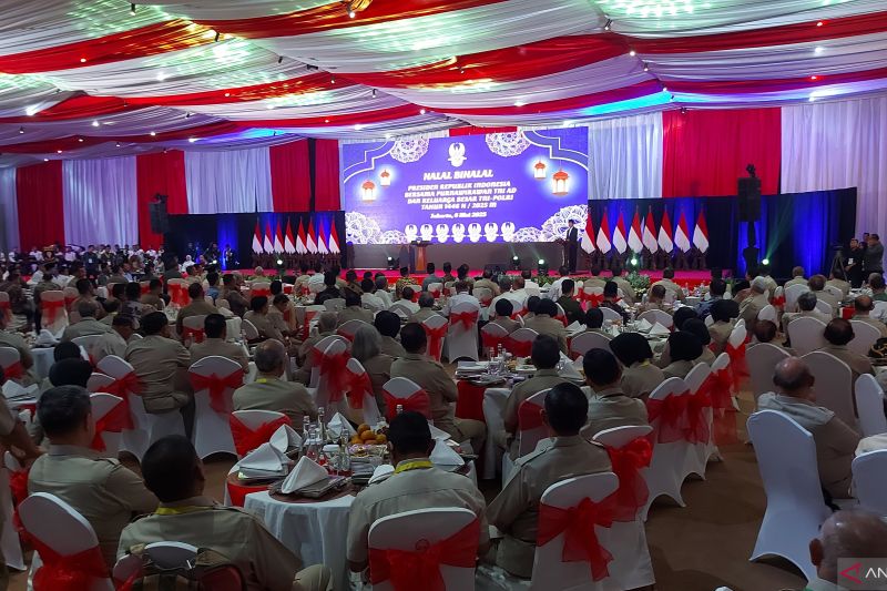 Prabowo dan Try Sutrisno duduk semeja pada halal bihalal purnawirawan