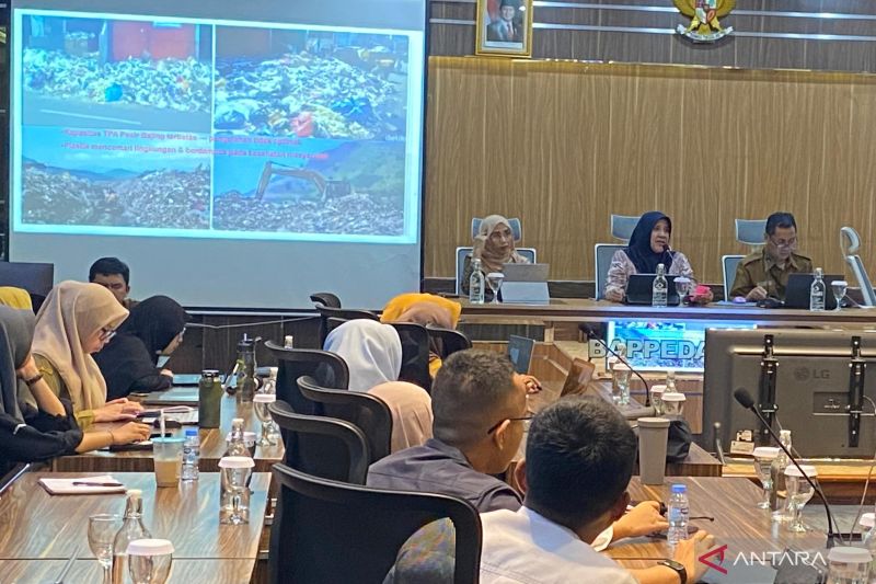 Pemkab Garut manfaatkan sampah plastik untuk aspal jalan