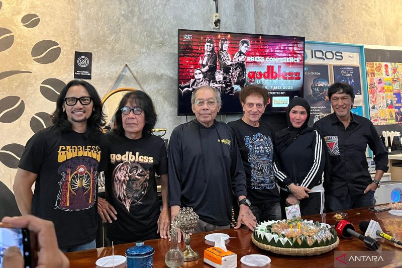 Penyanyi rock lawas Nicky Astria dan Ikang Fawzi bakal gabung di konser God Bless