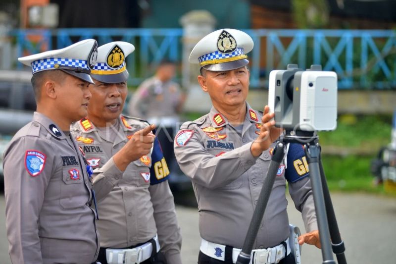 Polda Sumbar olah TKP kecelakaan bus ALS