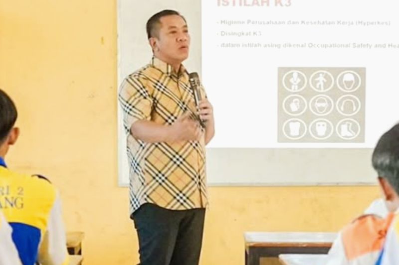 Bupati Karawang kirim pelajar SMA/SMK bermasalah ke markas militer TNI