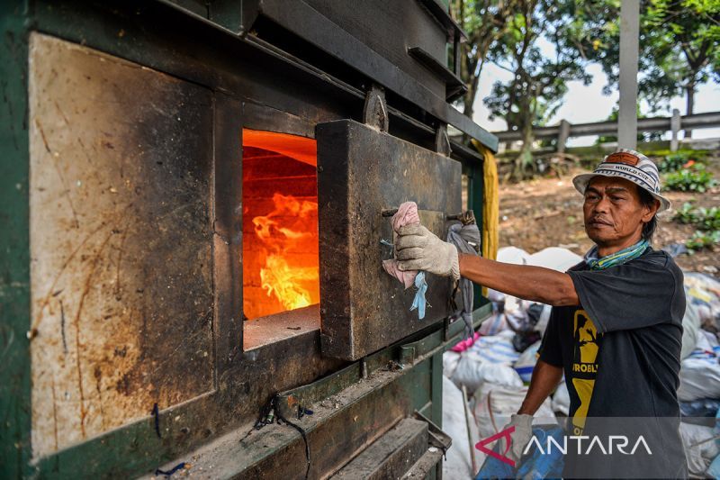 Pembangunan insinerator untuk mengatasi permasalahan sampah