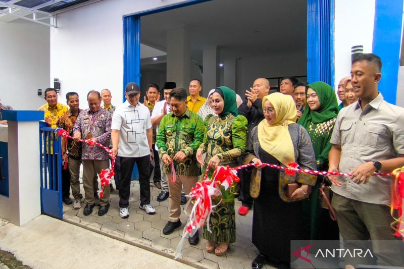 Bupati HST potong pita resmikan Asrama Mahasiswa Murakata di Yogyakarta