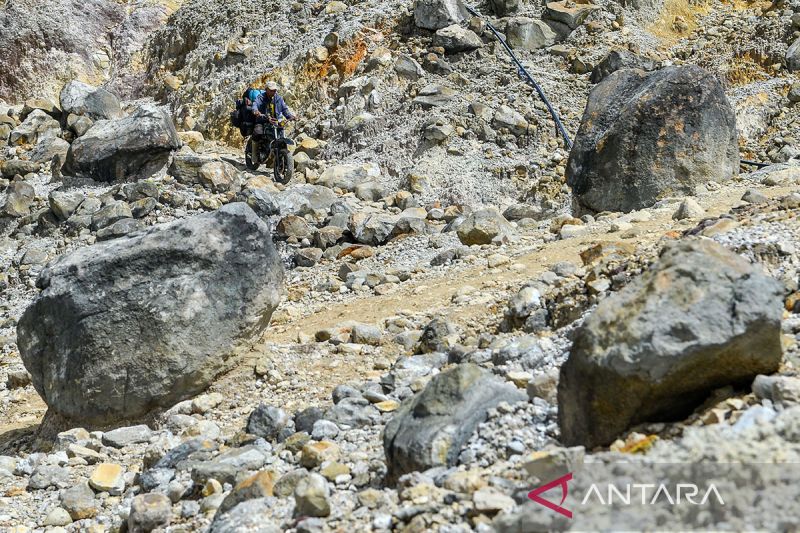 Jasa ojek di Gunung Papandayan