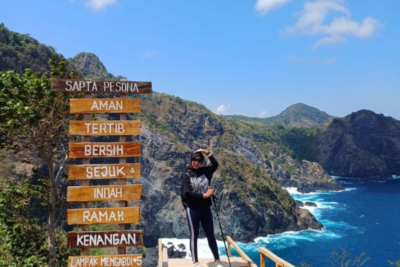 Indahnya Pantai Orong Bukal Lombok Barat mirip Raja Ampat di Papua