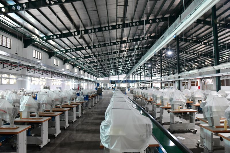 Bupati Indramayu: Warga lokal menjadi prioritas rekrutmen pabrik sepatu