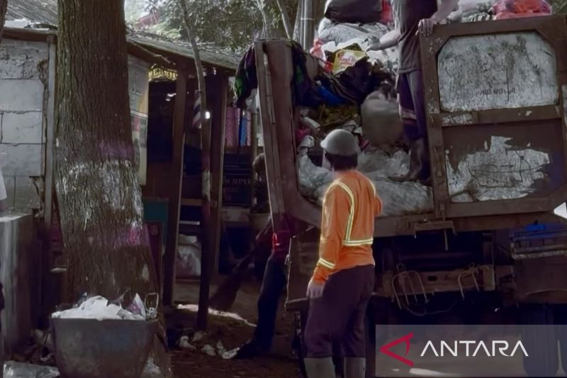 DLH Cianjur berikan sanksi Rp500 ribu bagi warga buang sampah sembarangan