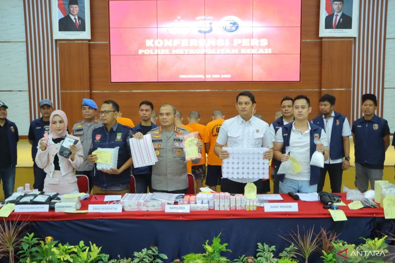 Polres Bekasi ringkus delapan pemalsu produk kosmetik