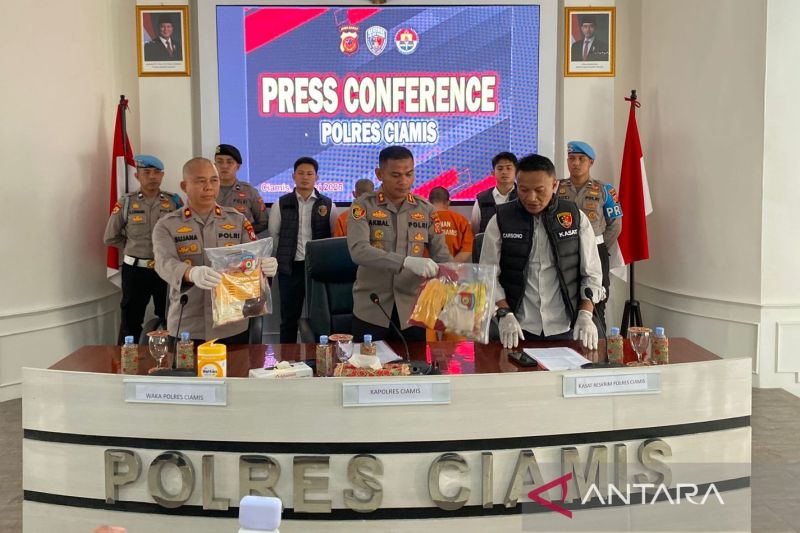 Polres Ciamis tangkap pelaku pembuat SIM B palsu