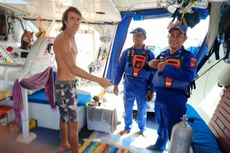 Satpolairud cek kapal pesiar asing yang menepi di Santolo Garut