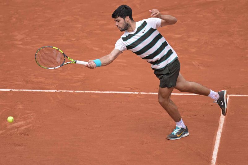 Carlos Alcaraz awali misi pertahankan gelar di Roland Garros dengan solid