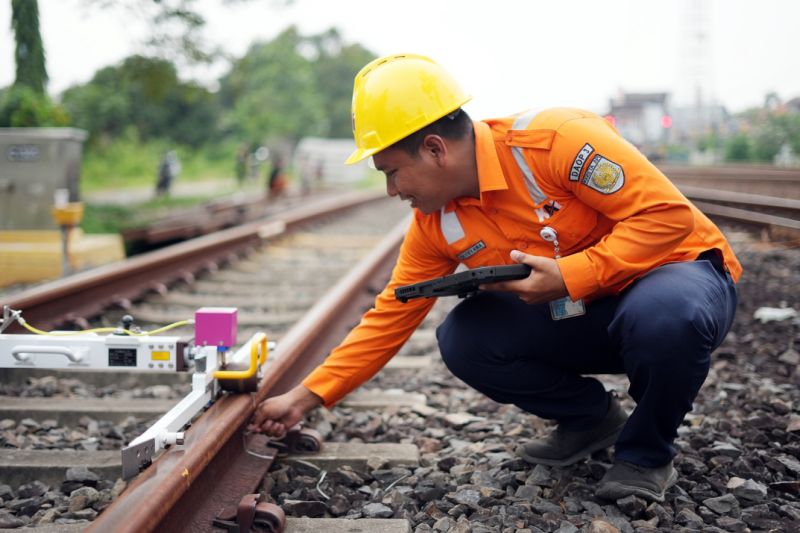 KAI Cirebon mengoptimalkan alat TGT guna deteksi gangguan di jalur rel