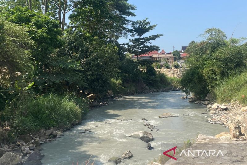 DLH Cirebon meminta pengusaha tambang di Gunung Kuda lakukan reklamasi