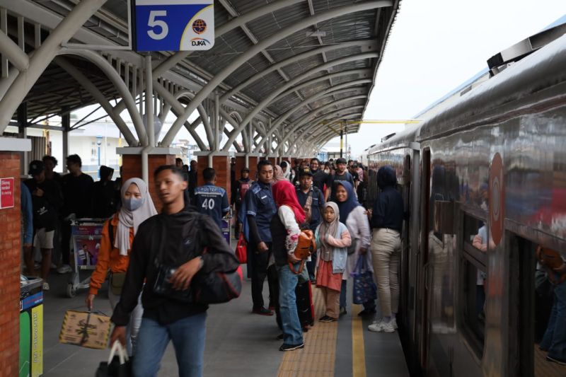 KAI Bandung sediakan 135 ribu tempat duduk antisipasi libur Idul Adha 2025