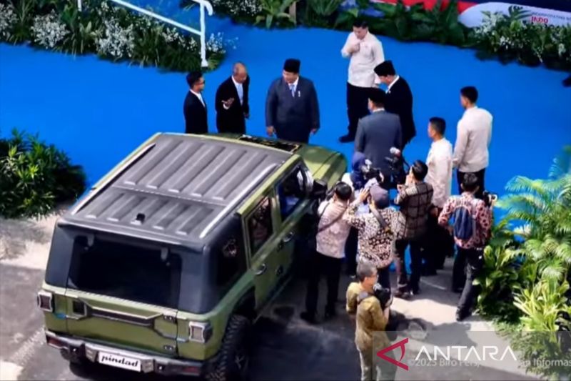 Prabowo luncurkan kendaraan taktis Pindad MV3 elektrik bernama Pandu